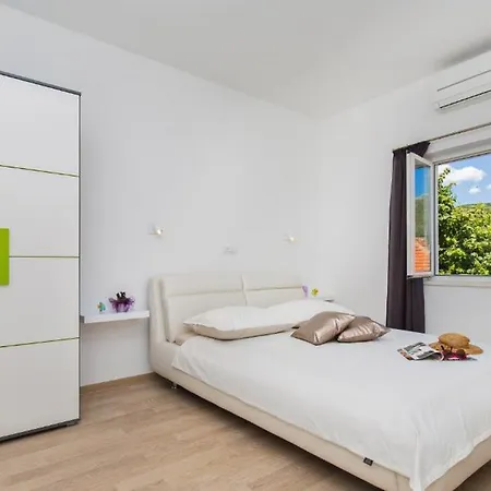 St Thomas *